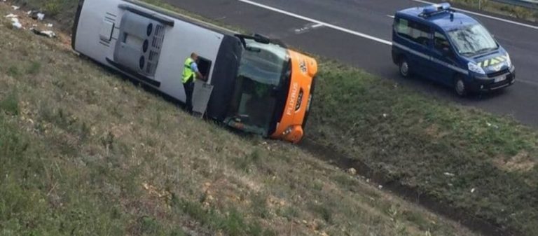 Γαλλία: Θανατηφόρο τροχαίο με λεωφορείο – Ένας νεκρός και 17 τραυματίες!
