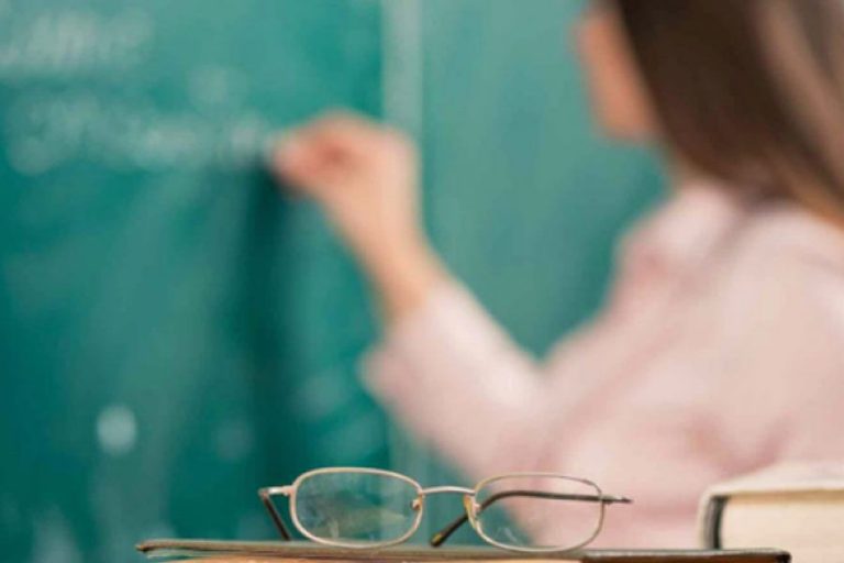 Κρήτη: Μαθητής πλάκωσε στο ξύλο τη δασκάλα του – Την χτύπησε στο κεφάλι μέσα στο σχολείο