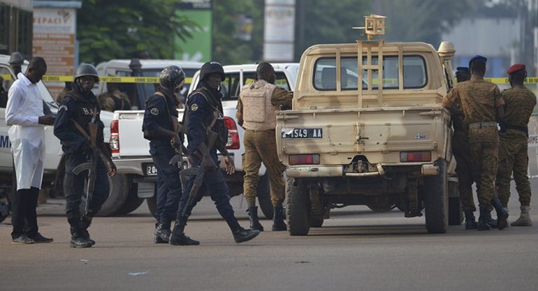 Πολύνεκρη επίθεση σε τζαμί στην Μπουρκίνα Φάσο