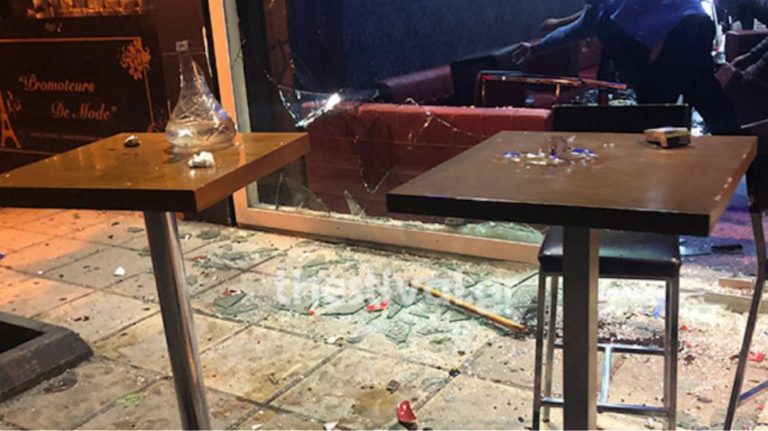 Θεσσαλονίκη: Πακιστανοί μπήκαν με ρόπαλα σε μπαρ Κούρδων και τα έκαναν γυαλιά-καρφιά