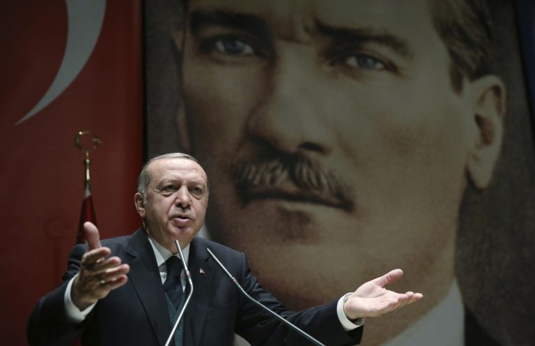 Συνέντευξη: «Ο Ερντογάν με την εισβολή διεκδικεί ηγετικό ρόλο στη Μέση Ανατολή»