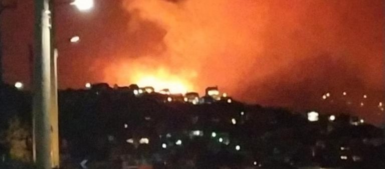 Μεγάλη φωτιά στο Πόρτο Ράφτη: Πνέουν ισχυροί άνεμοι – Συναγερμός στην Πυροσβεστική