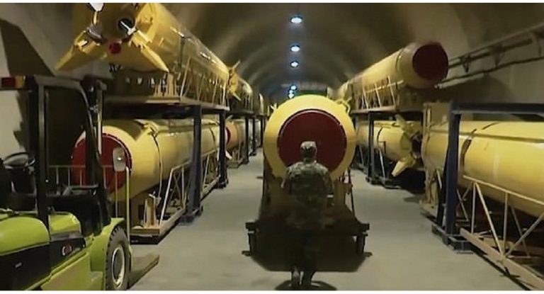 Ιράν: Η Τεχεράνη δηλώνει πανέτοιμη – Υπόγειες σήραγγες γεμάτες πυραύλους