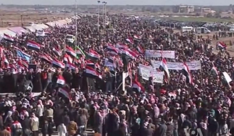 Ιράκ: 2 νεκροί από δακρυγόνα, οι διαδηλωτές ζητούν την πτώση του καθεστώτος