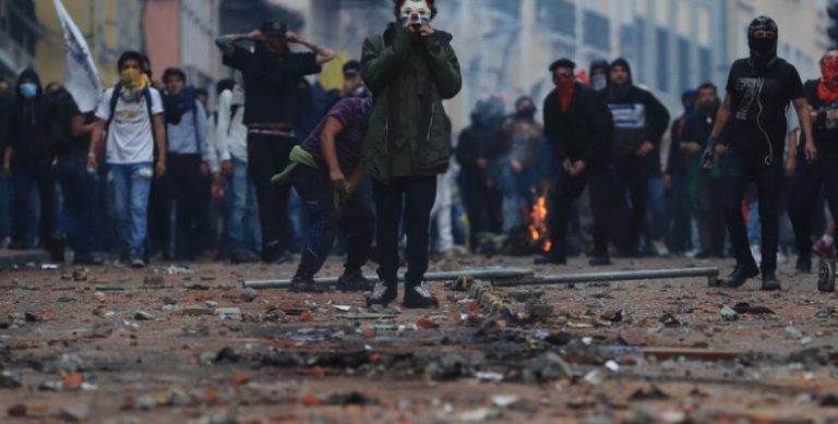 Ισημερινός: Μετά από 11 μέρες βίαιων επεισοδίων και 6 θανάτους… ξεκινά ο διάλογος