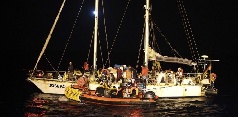 Πάνω από 120 μετανάστες περισυνέλεγησαν τα ξημερώματα από το Λιμενικό