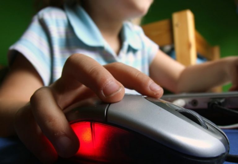 Παιδί και εθισμός στο διαδίκτυο: Τεστ 20 ερωτήσεων για τους γονείς