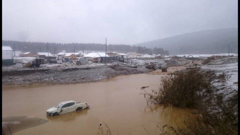 Στους 15 νεκροί οι νεκροί από την κατάρρευση του φράγματος στη Σιβηρία