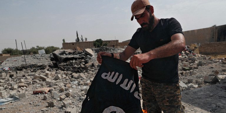 Συρία: Σκοτώθηκε και ο εκπρόσωπος Τύπου του Ισλαμικού Κράτους -Βίντεο με το φορτηγό του στις φλόγες