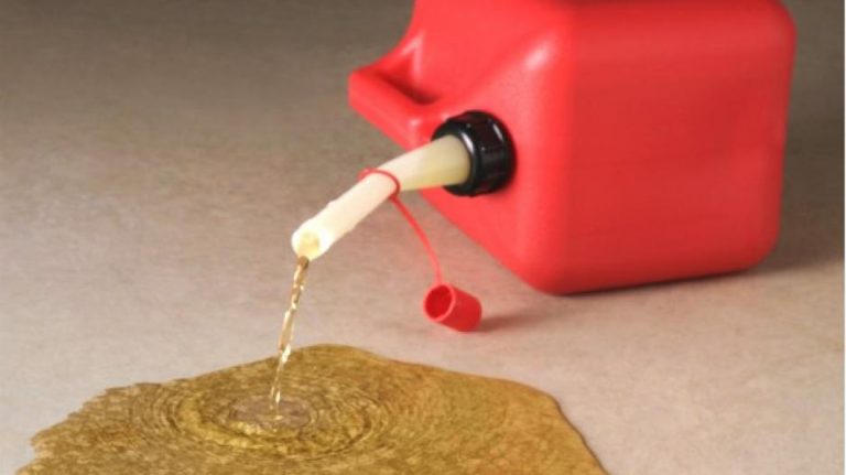 Βόλος: Πετάει βενζίνη σε γυναίκες αλλά παραμένει ελεύθερος