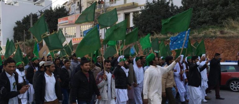 Σέρρες: Οι μουσουλμάνοι έποικοι διαδηλώνουν κατά των Ελλήνων κατοίκων της περιοχής