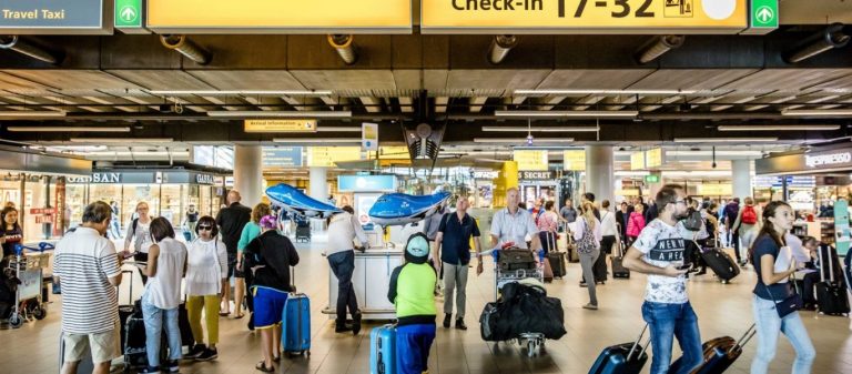 Άμστερνταμ: «Ύποπτη κατάσταση» σε αεροπλάνο – Συναγερμός στο αεροδρόμιο Σίπχολ