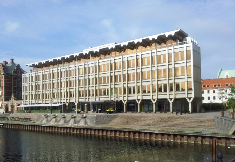 Χάνεται ο έλεγχος στη Σουηδία