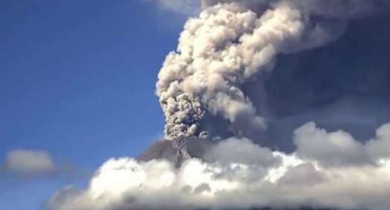 Πτήση για Μεξικό γεμάτη άλογα γύρισε Άμστερνταμ λόγω έκρηξης ηφαιστείου