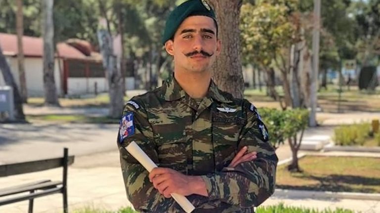 Στρατοδικείο (!!!) για τον αλεξιπτωτιστή που τραγούδησε το «Μακεδονία ξακουστή»