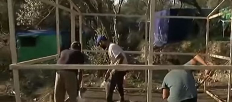 Η Σάμος αλλάζει: Αφγανοί, Σύροι και Αφρικανοί χτίζουν τις δικές τους πόλεις