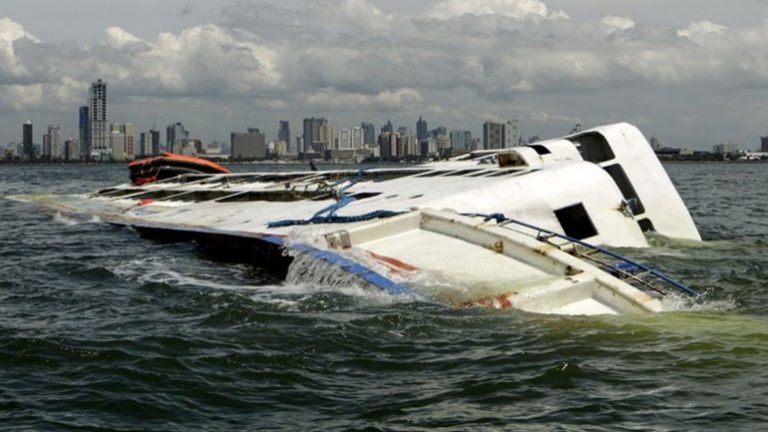 Ναυάγιο στις Φιλιππίνες με τουλάχιστον 60 επιβαίνοντες