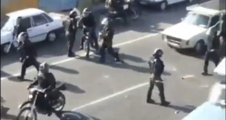 Δεκάδες οι νεκροί στο Ιράν. Πλήρης συσκότιση από το καθεστώς.