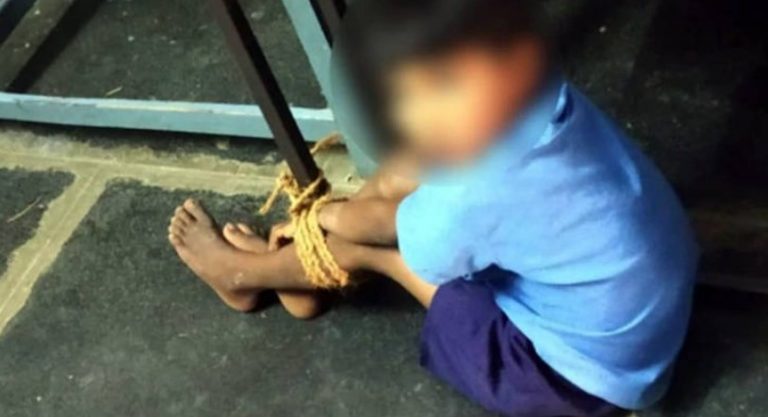 Διευθύντρια σχολείου έδεσε μαθητές σε θρανίο επειδή δεν πρόσεχαν στο μάθημα