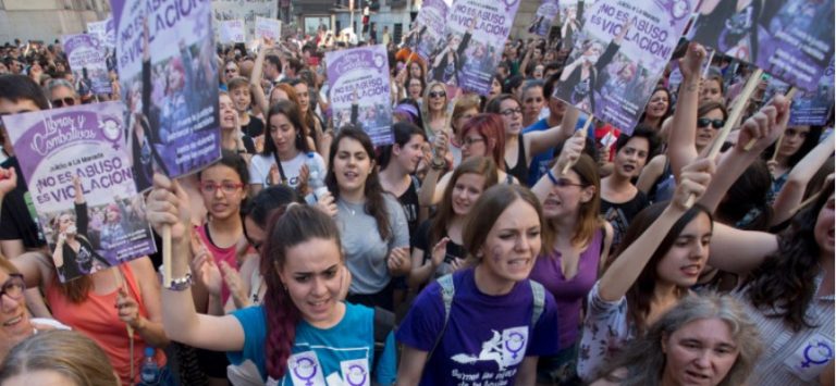 Oργή στην Ισπανία: Αθωώθηκαν 5 άνδρες για το βιασμό 14χρονης – Επειδή το θύμα ήταν μεθυσμένο!