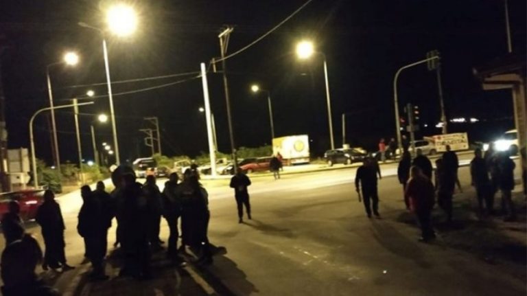 Μεταναστευτικό: Κάτοικοι έστησαν μπλόκο σε μετανάστες στη Νάουσα