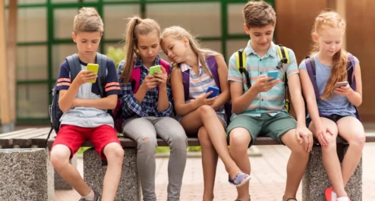 Αν οι Έλληνες γονείς αυτή τη στιγμή έχουν λίγο συνείδηση δεν θα αφήσουν τα παιδιά τους να πάνε σχολείο μαζικα…