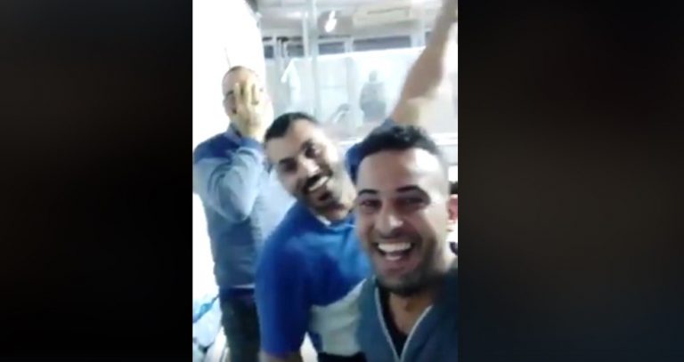 «Μπήκαν στην πόλη οι οχτροί και εμείς γελούσαμε» ΒΙΝΤΕΟ-Γυαλόχαρτο σε όσους μιλούν για «κακόμοιρους πρόσφυγες»