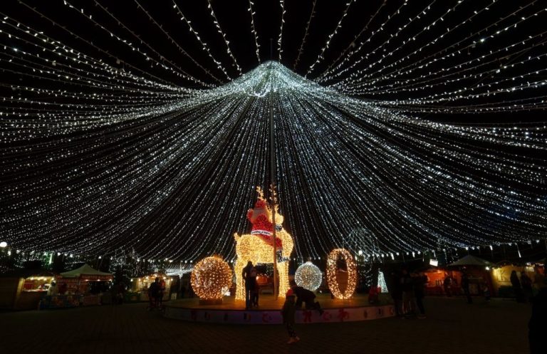 «Φωτογραφίστε τα παιδιά με τον Σατανά»: Τα έχασαν οι γονείς όταν το διάβασαν στην εφημερίδα