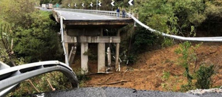 Ιταλία: Κατέρρευσε γέφυρα σε αυτοκινητόδρομο στην Ιταλία – Φόβοι για θύματα
