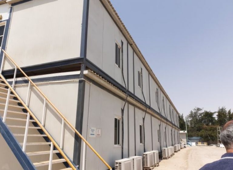 Αντιδράσεις στη Χίο για το κλειστό κέντρο μεταναστών