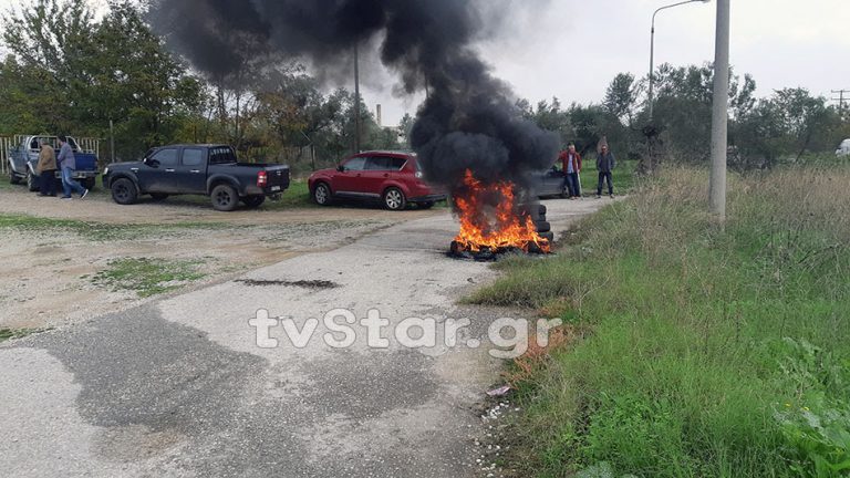 «ΕΜΑΣ ΜΑΣ ΡΩΤΗΣΑΤΕ;» – ΕΠΑΝΑΣΤΑΤΗΣΑΝ ΚΑΙ ΕΒΑΛΑΝ ΦΩΤΙΕΣ ΟΙ ΚΑΤΟΙΚΟΙ ΤΗΣ ΣΤΥΛΙΔΑΣ – «ΘΑ ΓΙΝΕΙ ΚΟΥΓΚΙ ΑΝ ΜΑΣ ΦΕΡΕΤΕ Λ@ΘΡΟΜΕΤΑΝΑΣΤΕΣ!»