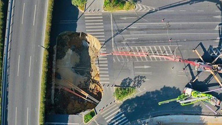 Κίνα: Τεράστια καταβόθρα «κατάπιε» τρία άτομα