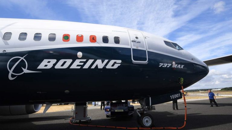 «Φρένο» στην παραγωγή των 737 Max από τη Boeing