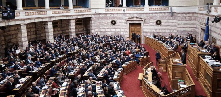 Βουλή: Χριστουγεννιάτικος μποναμάς 600.000 ευρώ σε Βουλευτές και δημοσιογράφους