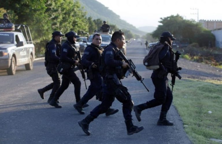 Μεξικό : Αιματηρή σύγκρουση αστυνομικών και ενόπλων που φέρονται να αποτελούν μέλη καρτέλ