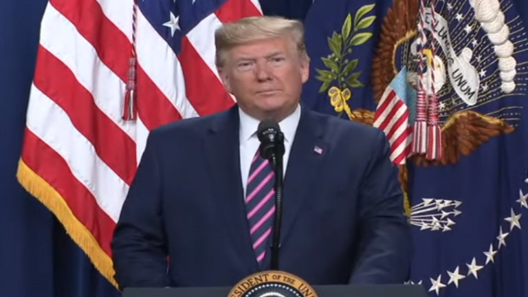 Άνοιξε ο δρόμος για πιθανή καθαίρεση του Ντόναλντ Τραμπ: Παραπέμπεται για κατάχρηση εξουσίας
