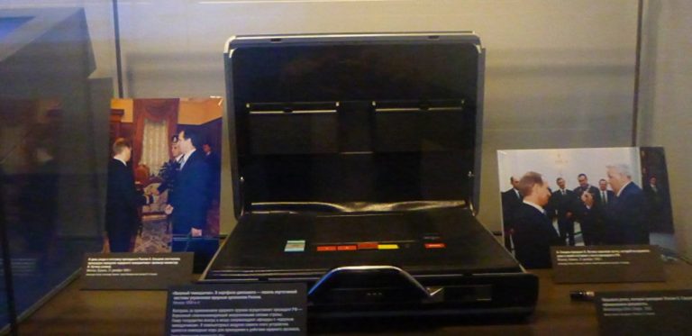 Η βαλίτσα των πυρηνικών της Ρωσίας αποκαλύφθηκε για πρώτη φορά στο κοινό