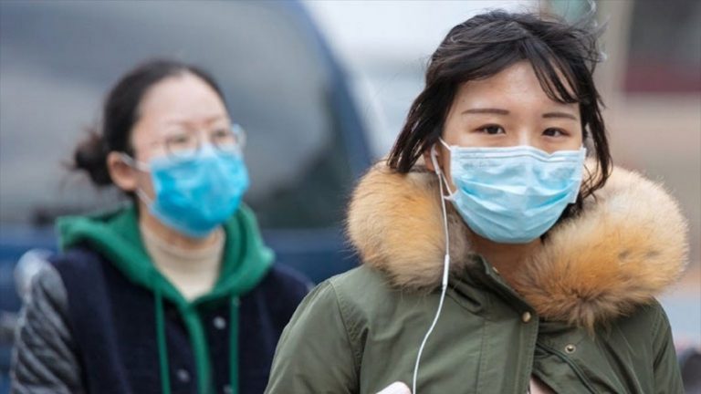 Κοροναϊός: Η ικανότητα εξάπλωσης του ιού ενισχύεται – 56 νεκροί