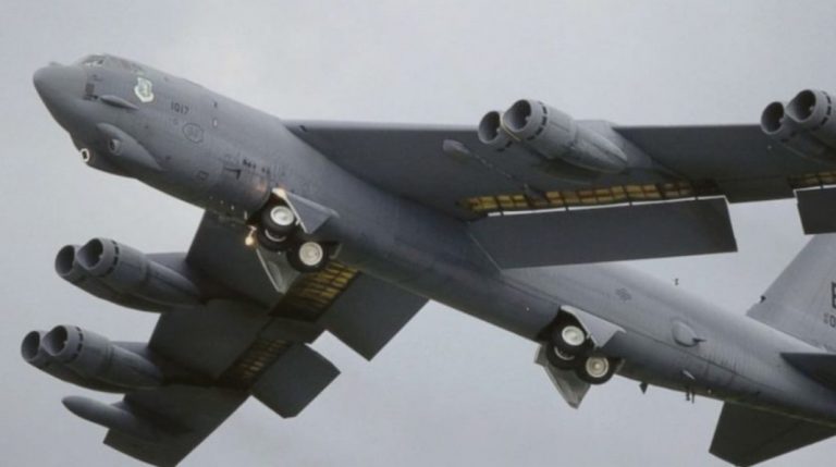 ΕΚΤΑΚΤΟ: Αεροπορικές επιθέσεις με στρατηγικά βομβαρδιστικά B-52Η