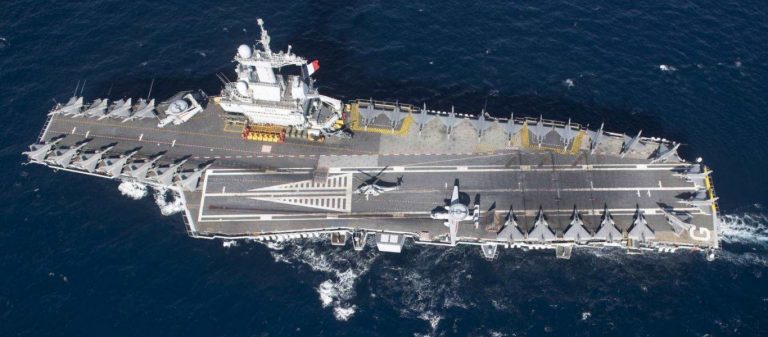 Η Γαλλία στέλνει το πυρηνικό αεροπλανοφόρο Charles de Gaulle απέναντι στις τουρκικές φρεγάτες στην Α.Μεσόγειο