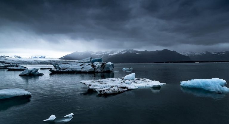 Σενάριο καταστροφής: Η κλιματική αλλαγή λιώνει αρχαίους παγετώνες και μπορεί να απελευθερώσει ιούς 15.000 ετών