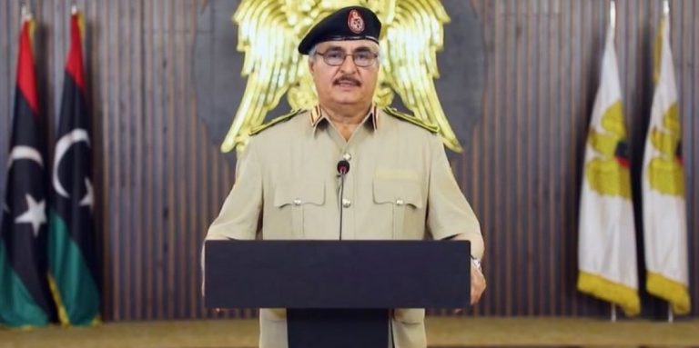 Προσγειώθηκε ο Χαφτάρ στην Αθήνα έπειτα από πτήση-θρίλερ