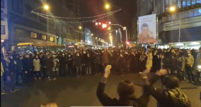 Τώρα – φλέγεται το Ιράν από αντικυβερνητικές διαδηλώσεις