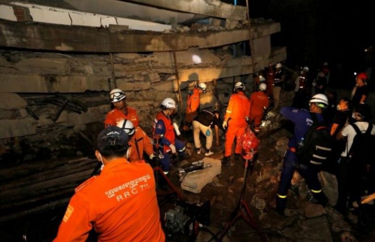 Καμπότζη : 10 νεκροί, 23 τραυματίες και εγκλωβισμένοι από κατάρρευση επταώροφου κτιρίου