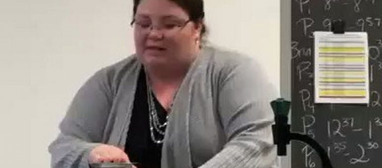 Καθηγήτρια φυσικής αφήνει άφωνους τους μαθητές με πείραμα που αψγφά την βαρύτητα