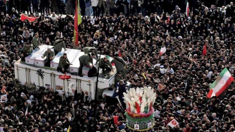 Με καθυστέρηση η ταφή του Σουλεϊμανί, μετά την τραγωδία με τους 56 νεκρούς και τους 213 τραυματίες