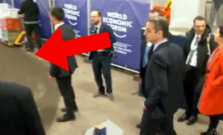 «Τρελό» σκηνικό με τον Μητσοτάκη στο Νταβός – Κάτι παθαίνει ο Κούλης όταν πηγαίνει στο εξωτερικό, δεν εξηγείται αλλιώς!