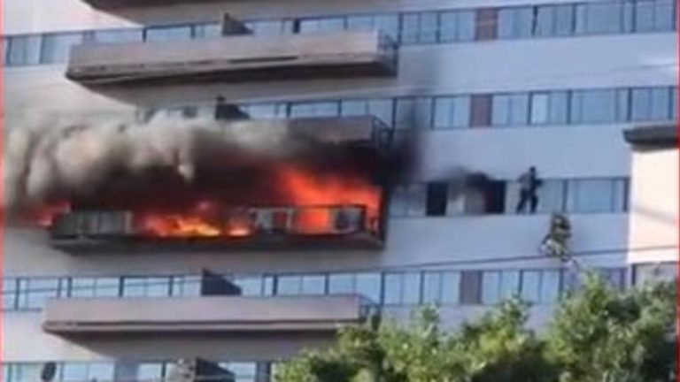 Σοκ στο Λος Άντζελες: Πήδηξαν από τον 6ο για να σωθούν