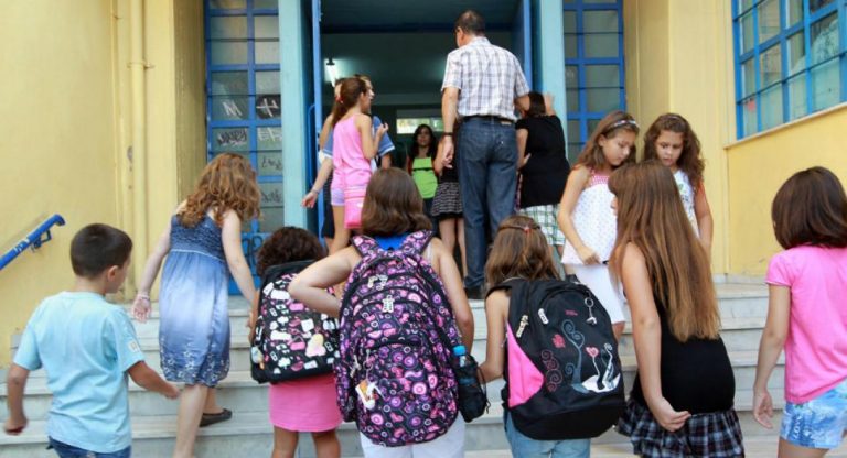 Τέλος η αργία για τη γιορτή των Τριών Ιεραρχών στα σχολεία