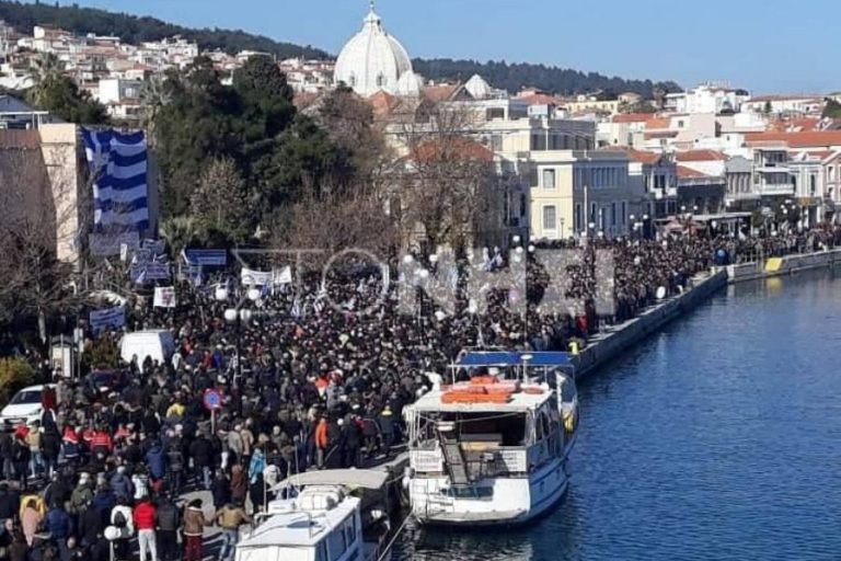 Βουλιάζει η προκυμαία!